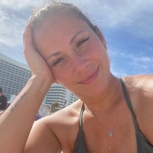 Meet your Posher, Isabel